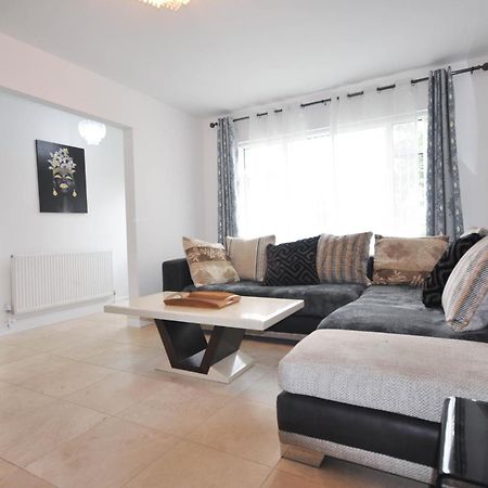 Modern 2 Bed Apartment Luton  Exterior foto