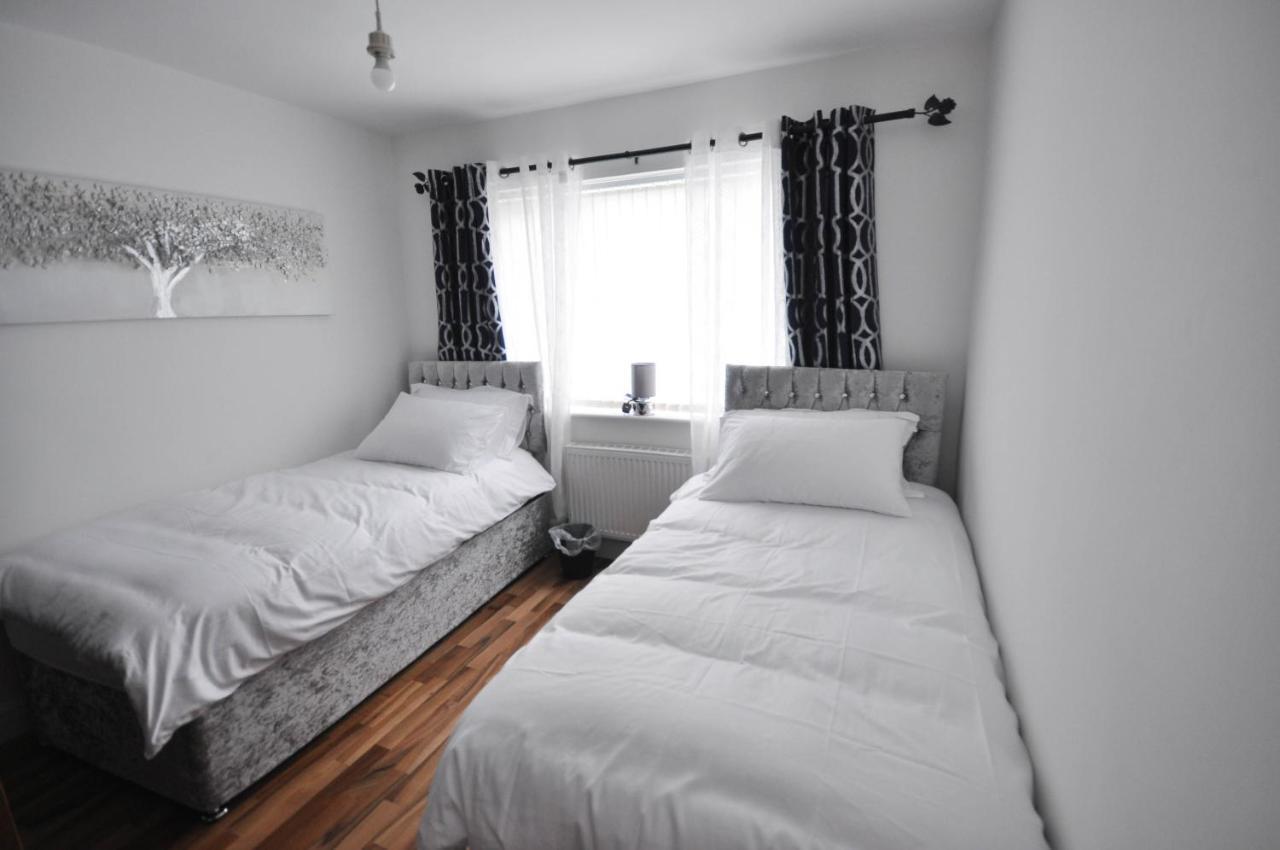 Modern 2 Bed Apartment Luton  Exterior foto