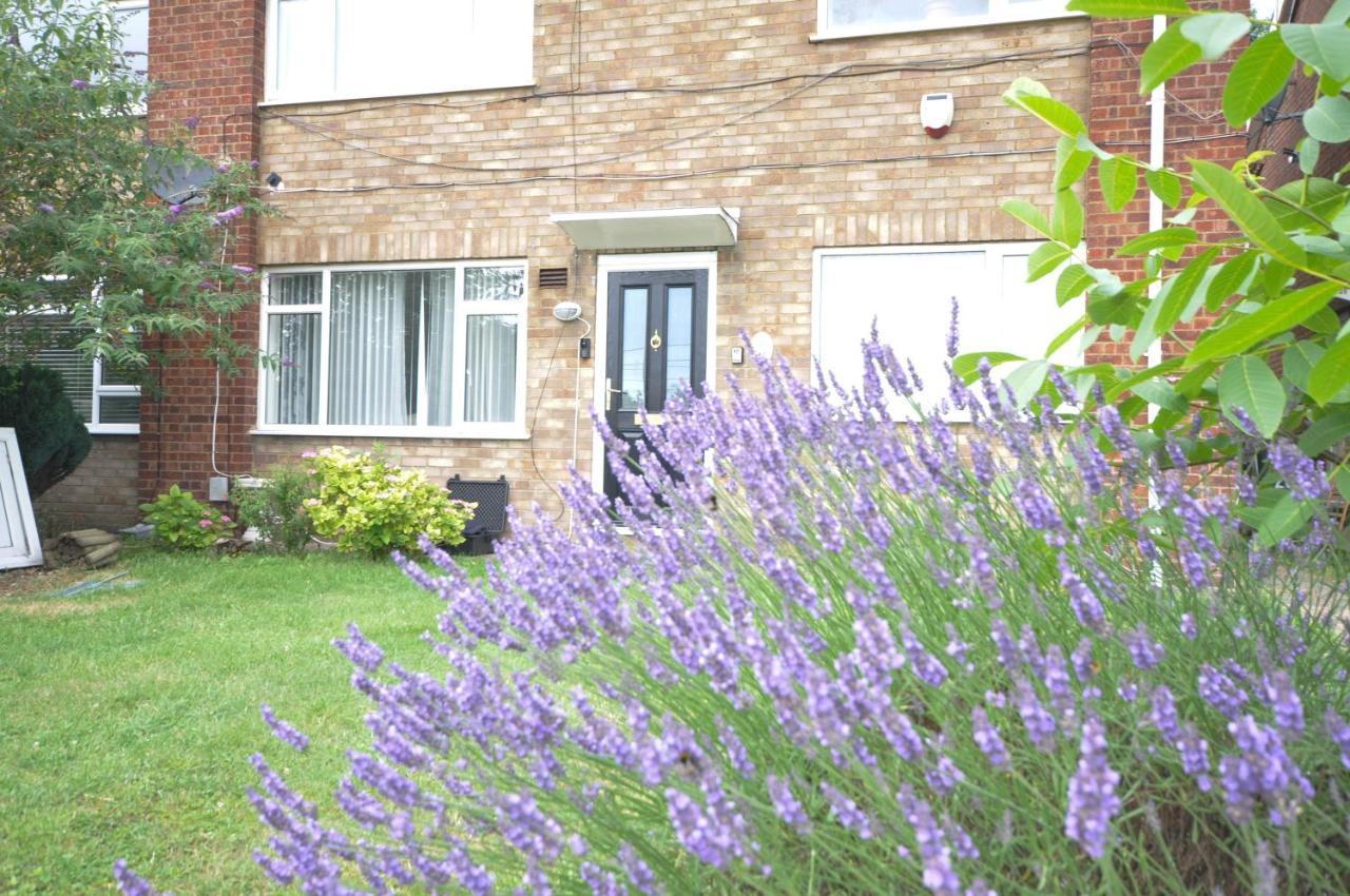 Modern 2 Bed Apartment Luton  Exterior foto