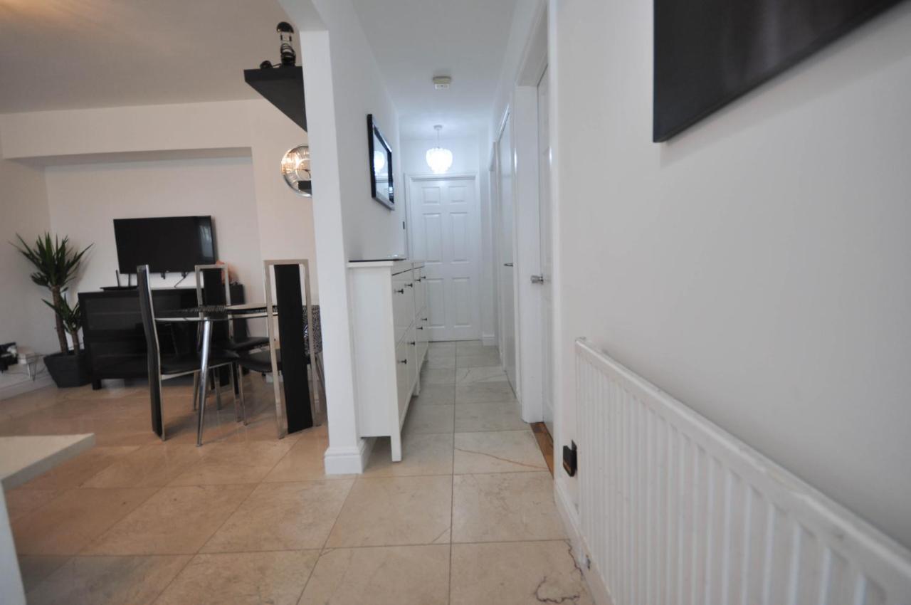 Modern 2 Bed Apartment Luton  Exterior foto