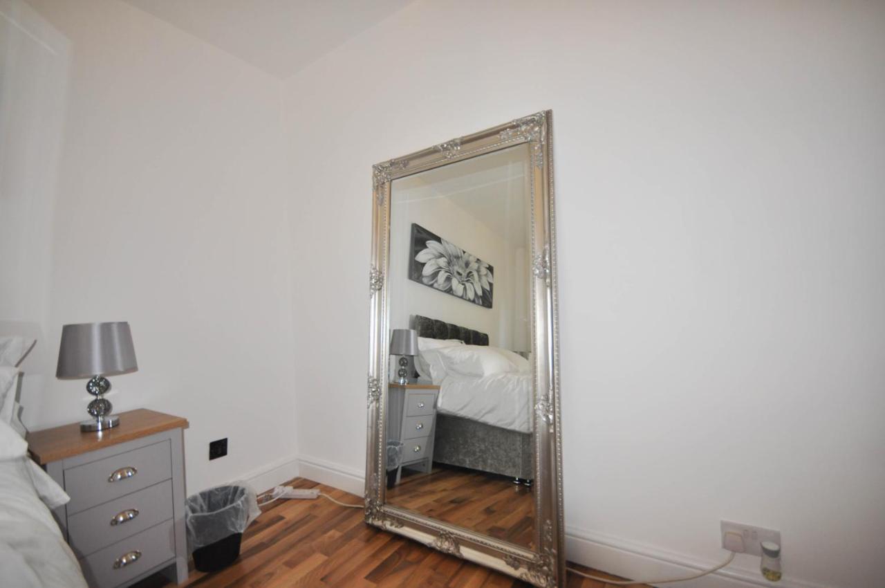 Modern 2 Bed Apartment Luton  Exterior foto