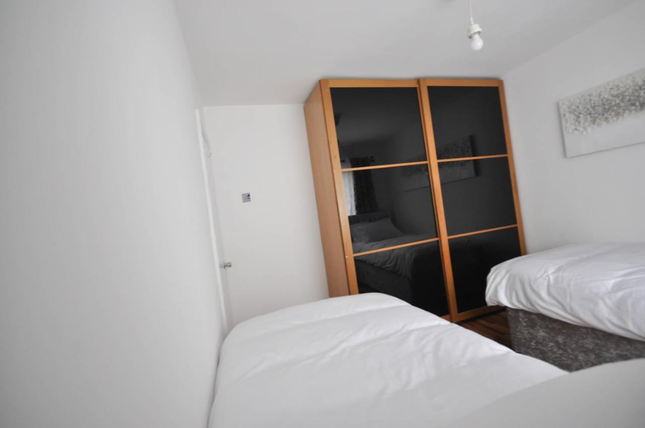 Modern 2 Bed Apartment Luton  Exterior foto