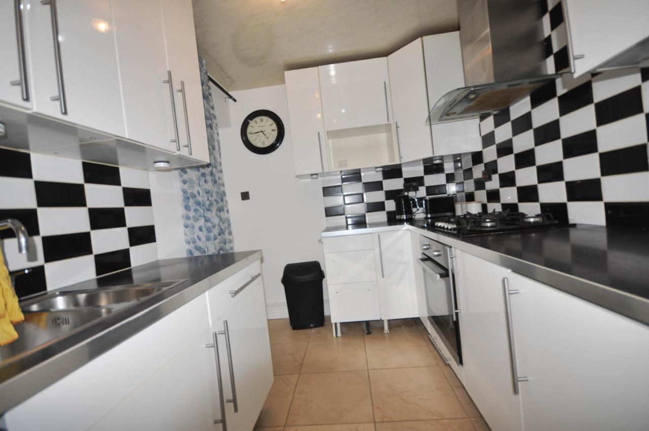 Modern 2 Bed Apartment Luton  Exterior foto